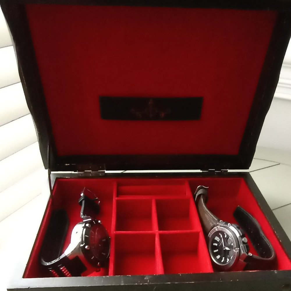 Vintage Men's wooden jewelry/watch box Unique Knight adornment